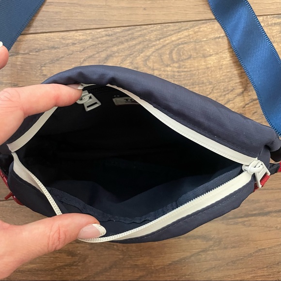 Tommy Jeans Fanny pack - Picture 2 of 3
